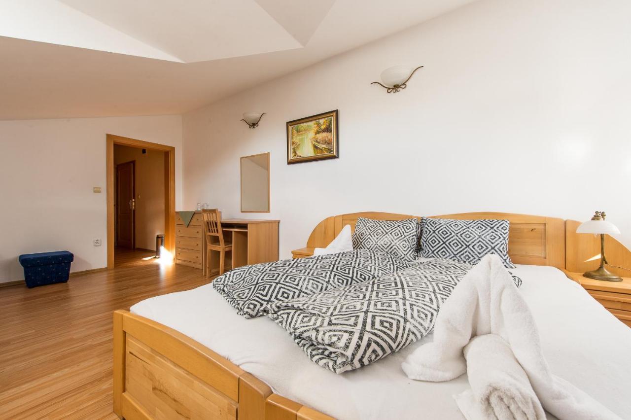 Hotel Euforia Nova Lesna Bagian luar foto