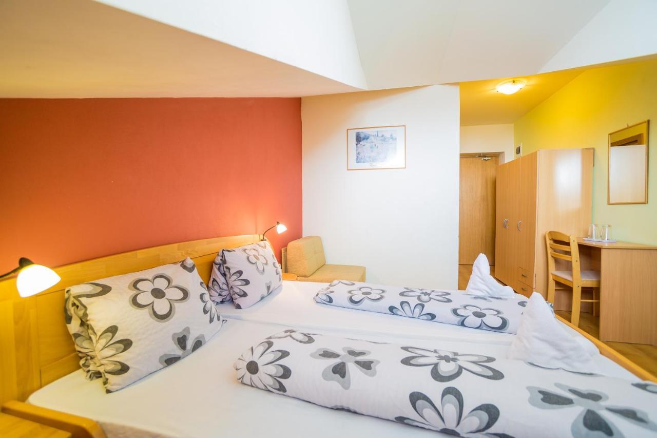 Hotel Euforia Nova Lesna Bagian luar foto