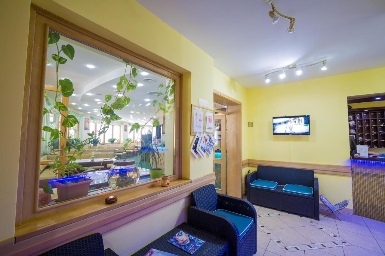Hotel Euforia Nova Lesna Bagian luar foto