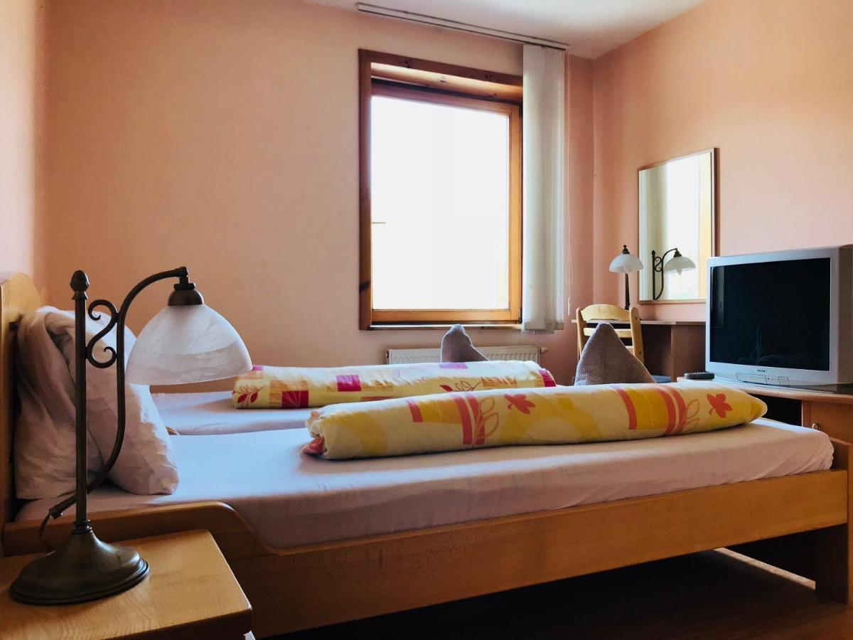 Hotel Euforia Nova Lesna Bagian luar foto